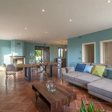 Traiani 8&2 By Marche Piagge